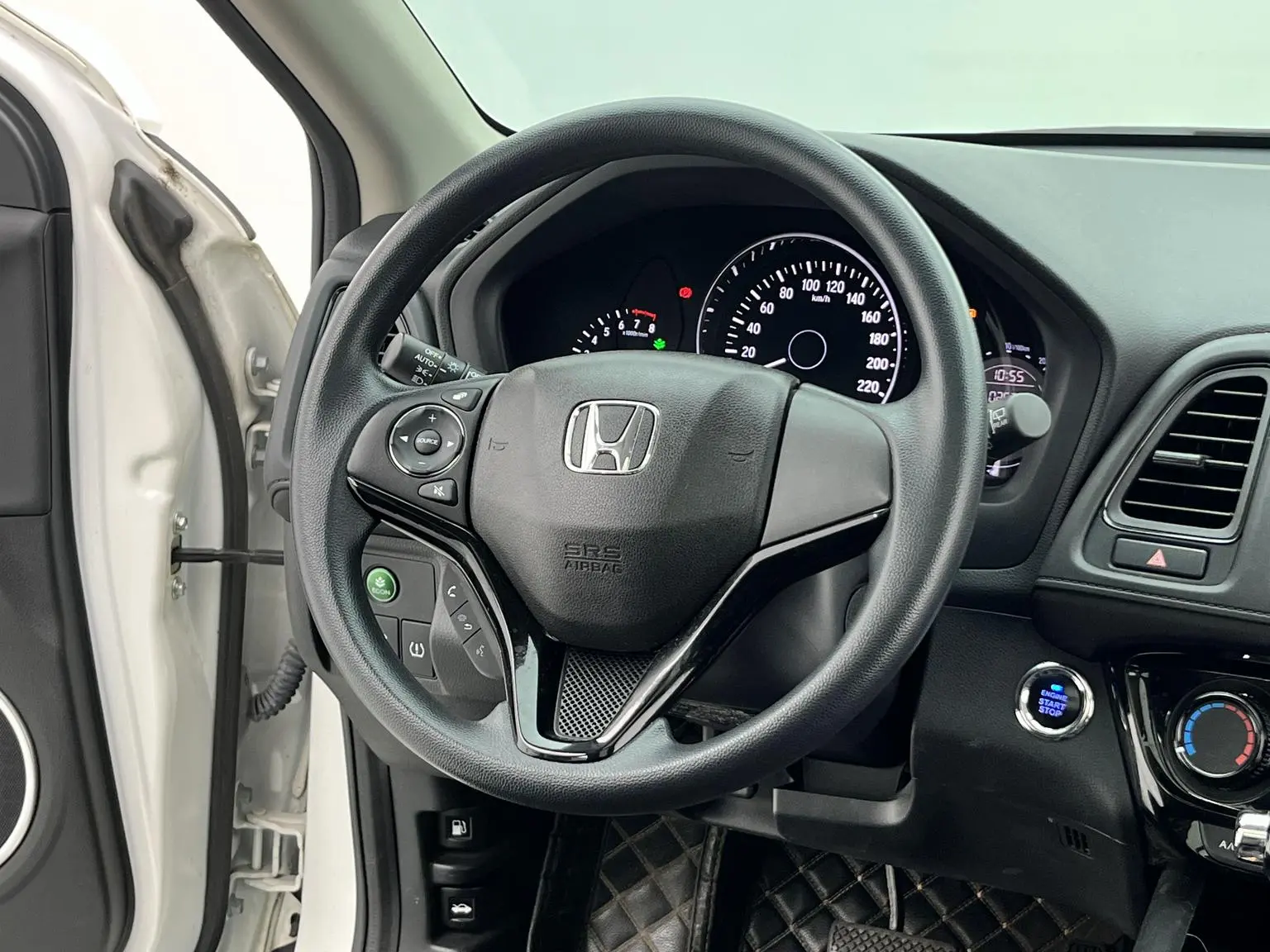 Honda Vezel 2020 1.5L CVT Pioneer