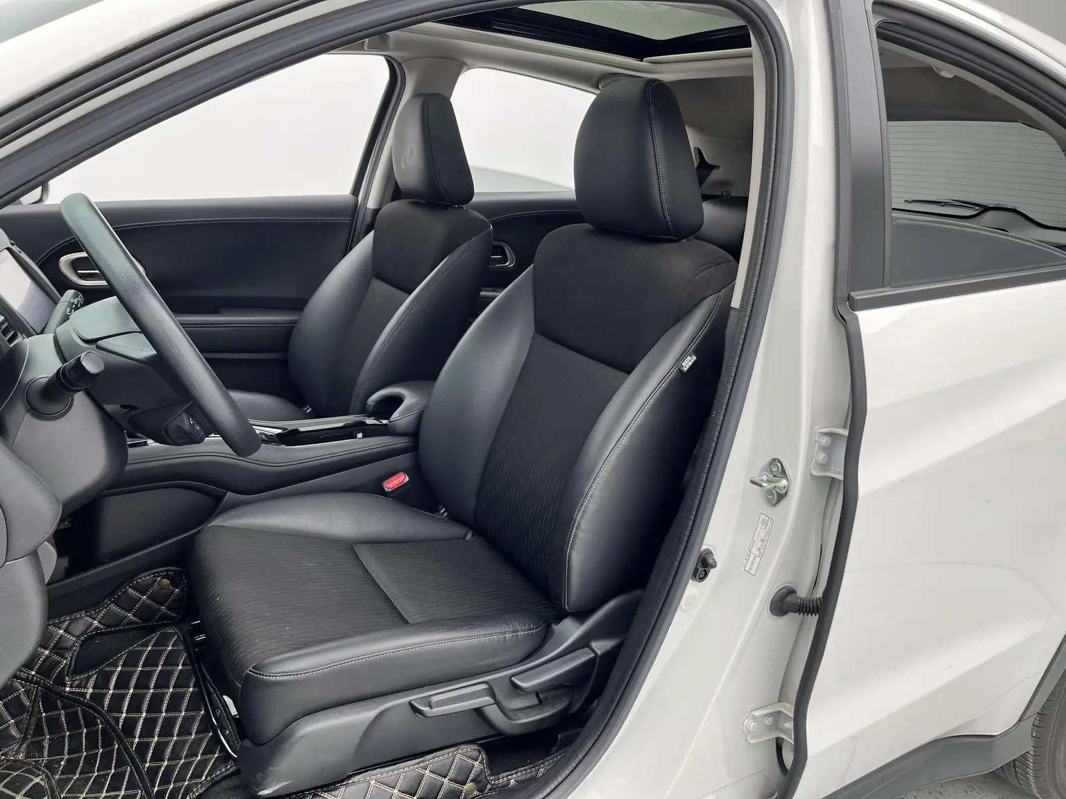 Honda Vezel 2020 1.5L CVT Pioneer