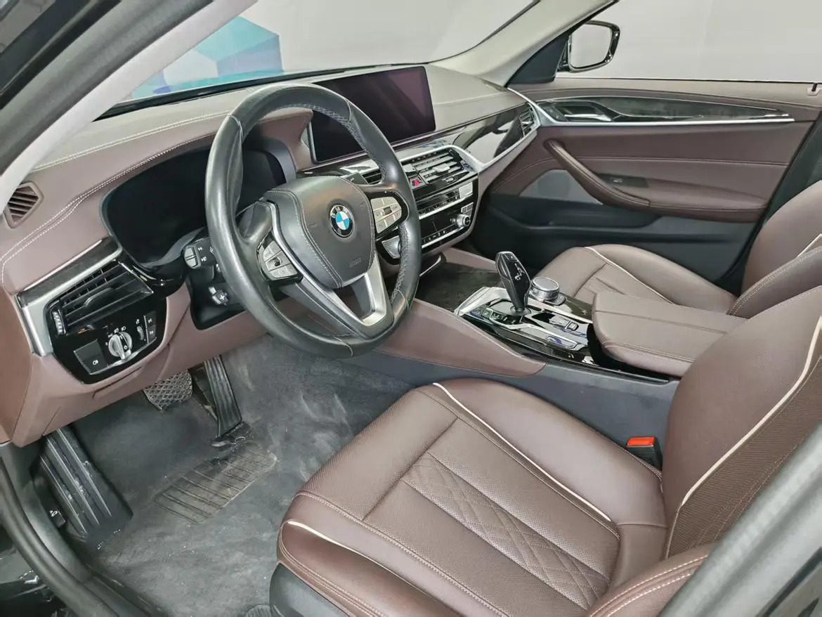 BMW 5 Series 2022 2nd Facelift 525Li Luxury Package