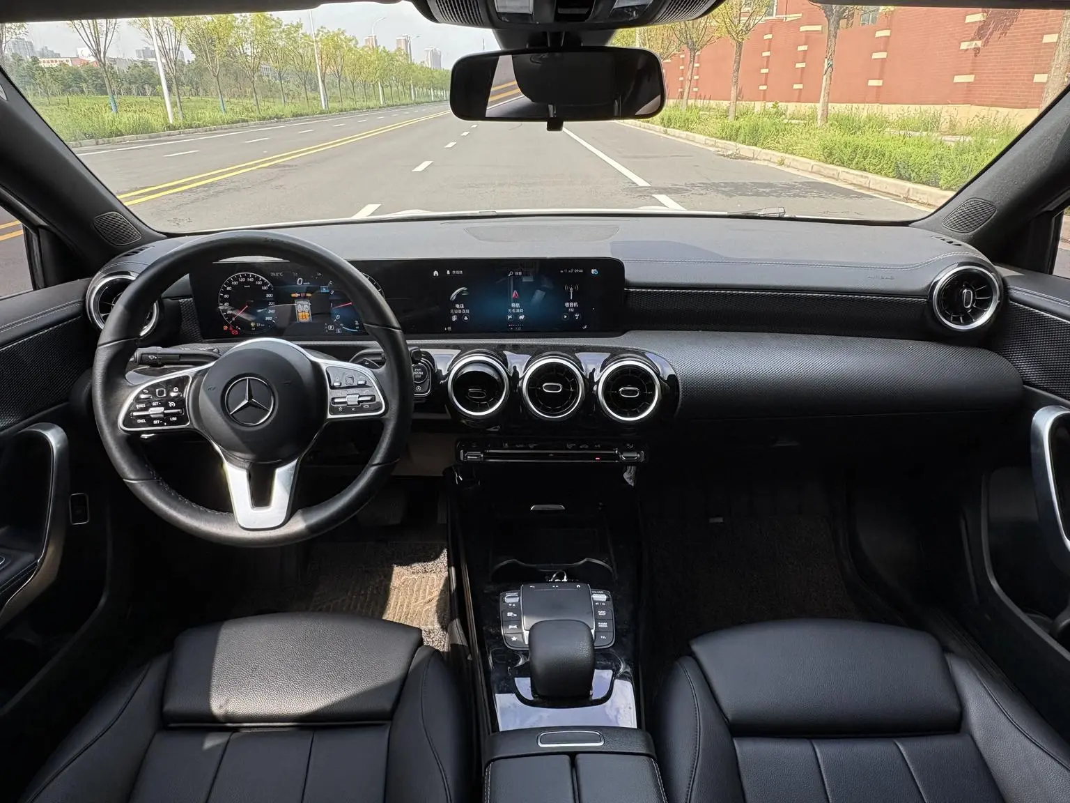 Mercedes-Benz A Class 2022 A 200 L Sport Sedan Dynamic