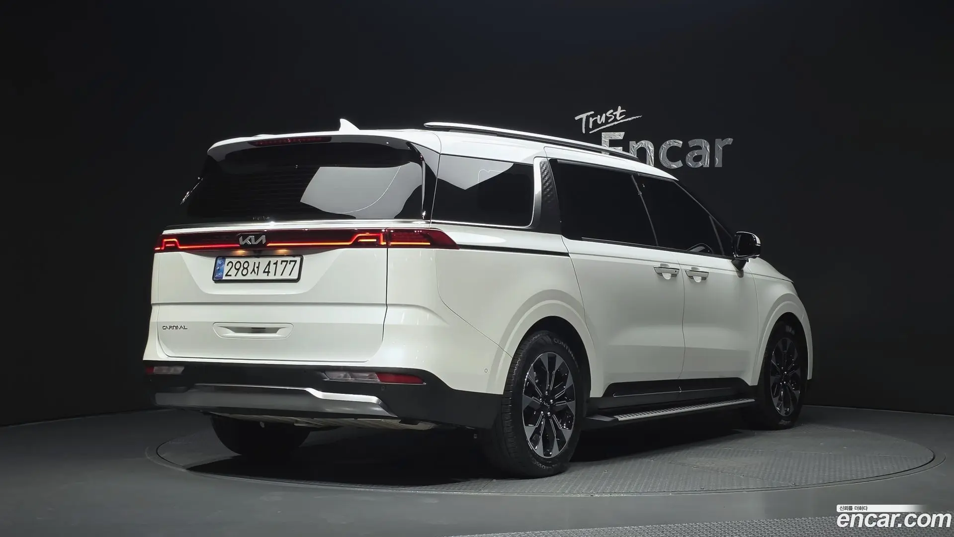 Kia Canival Gasoline 9-Seater Signature 2020