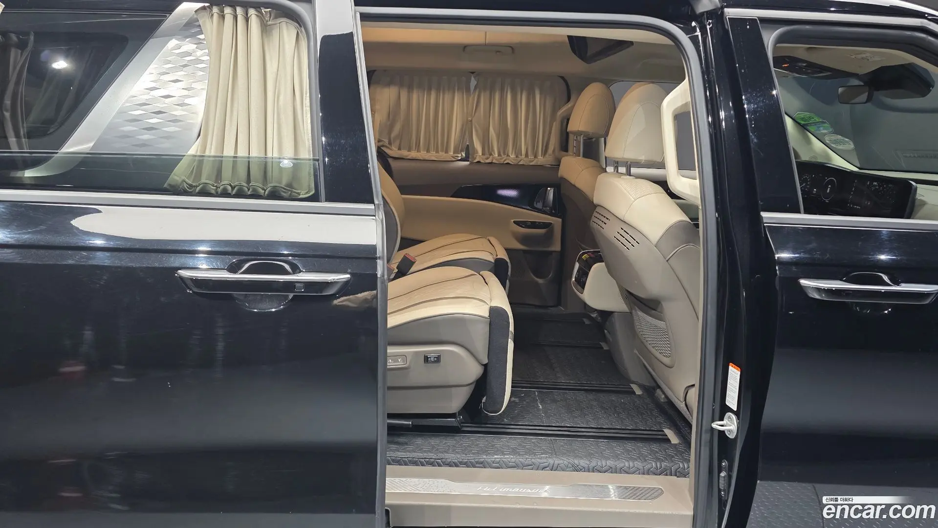Kia Canival Gasoline 9-Seater Hi-Limousine 2020
