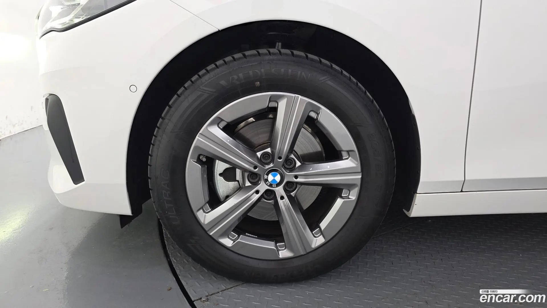 BMW 2-Series 220i Advantage 2024