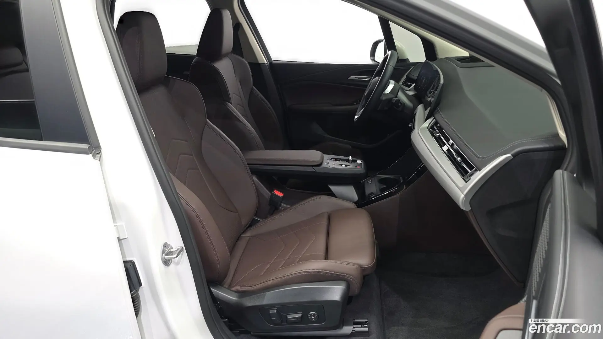 BMW 2-Series 220i Advantage 2024