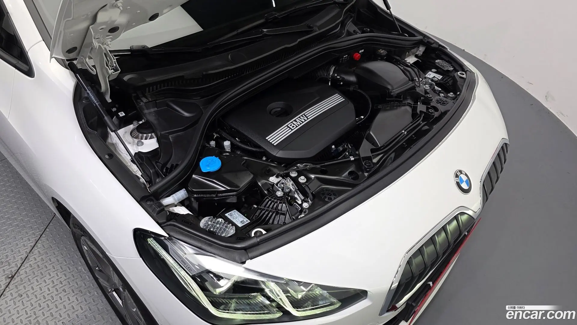 BMW 2-Series 220i Advantage 2024
