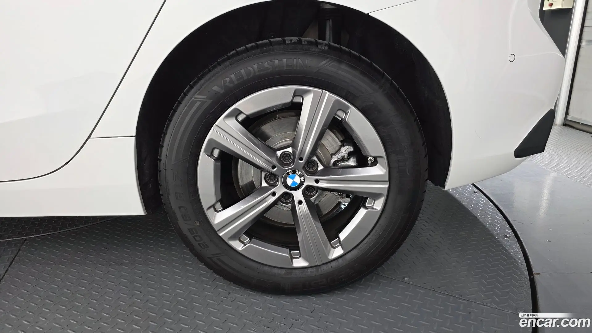 BMW 2-Series 220i Advantage 2024