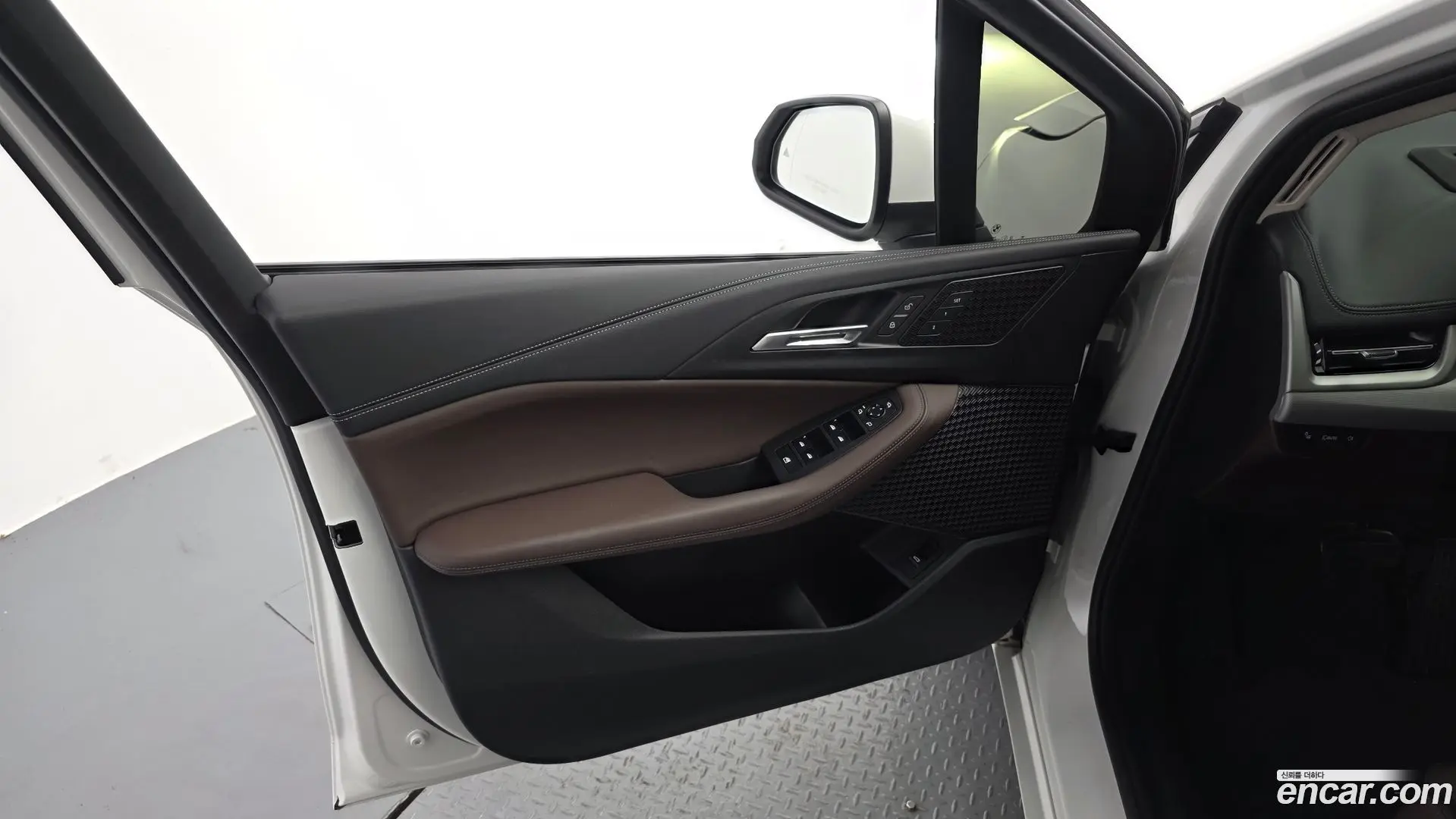 BMW 2-Series 220i Advantage 2024