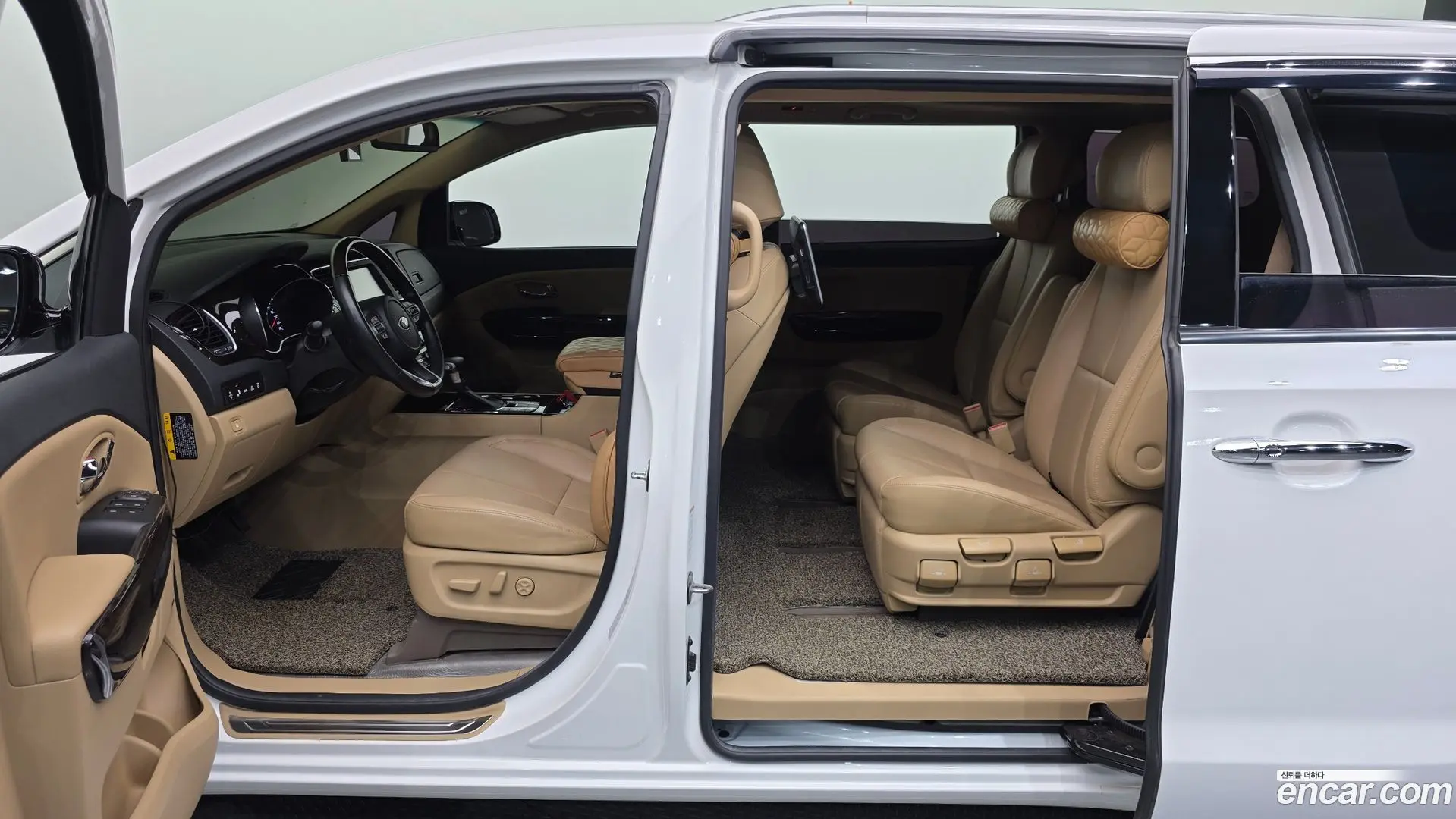 Kia Canival 7-Seater Limousine 2018