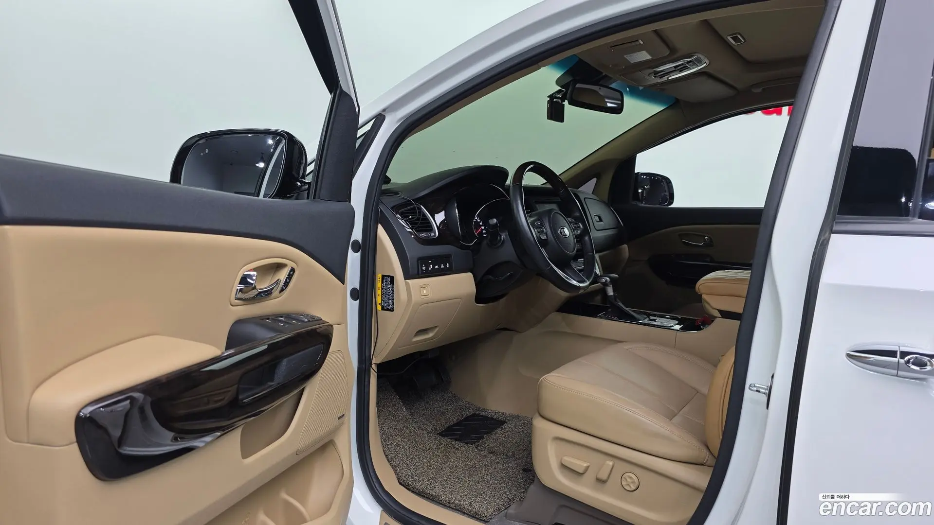 Kia Canival 7-Seater Limousine 2018