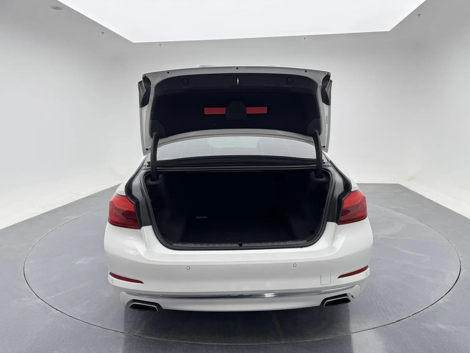 BMW 5 Series 2018 525Li Luxury Package