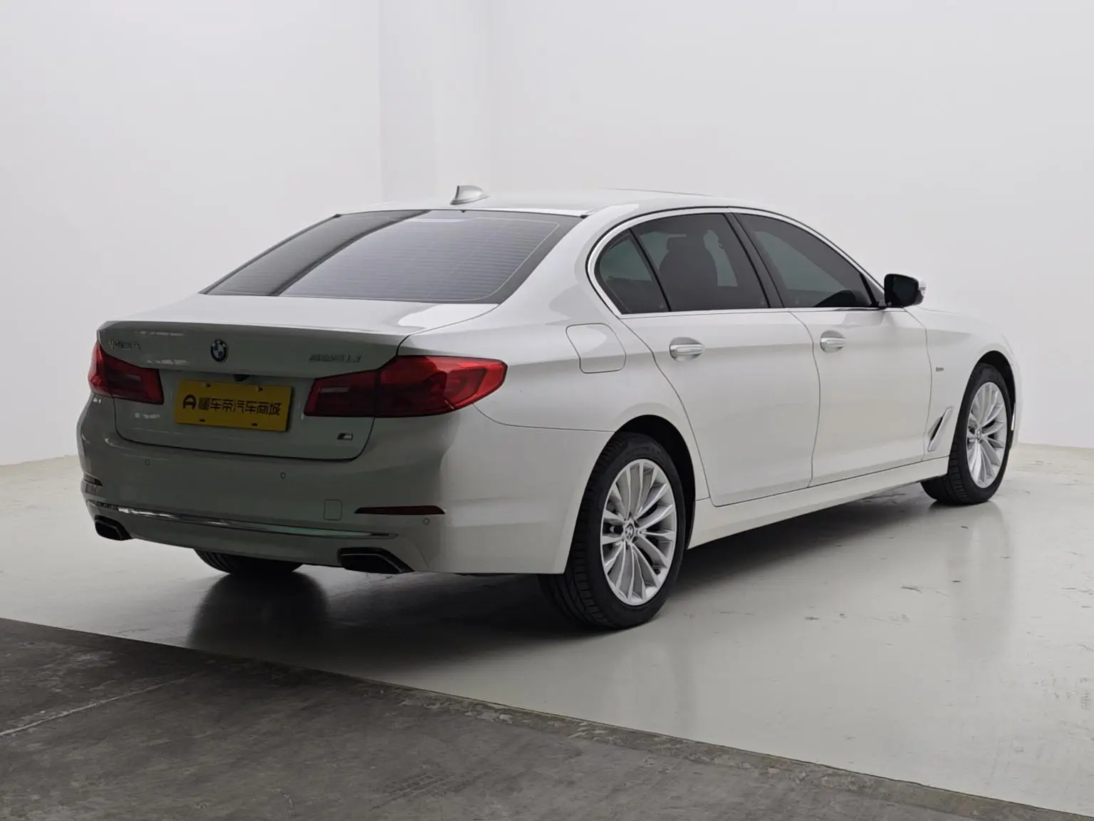 BMW 5 Series 2018 525Li Luxury Package