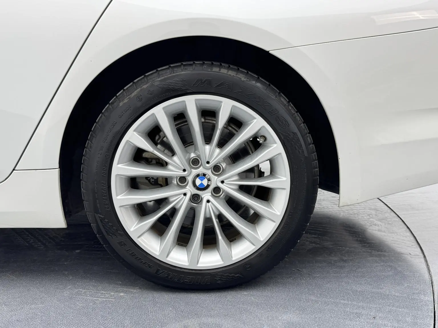 BMW 5 Series 2018 525Li Luxury Package