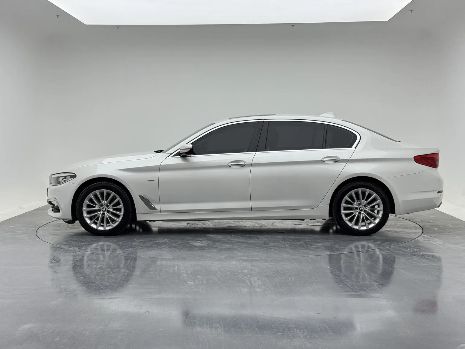 BMW 5 Series 2018 525Li Luxury Package