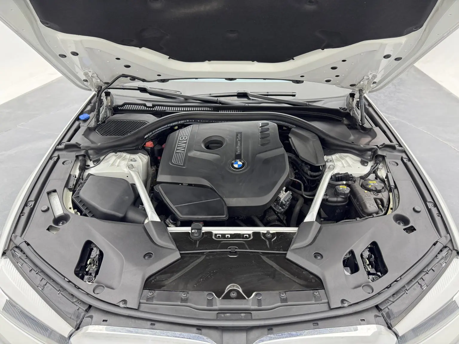 BMW 5 Series 2018 525Li Luxury Package
