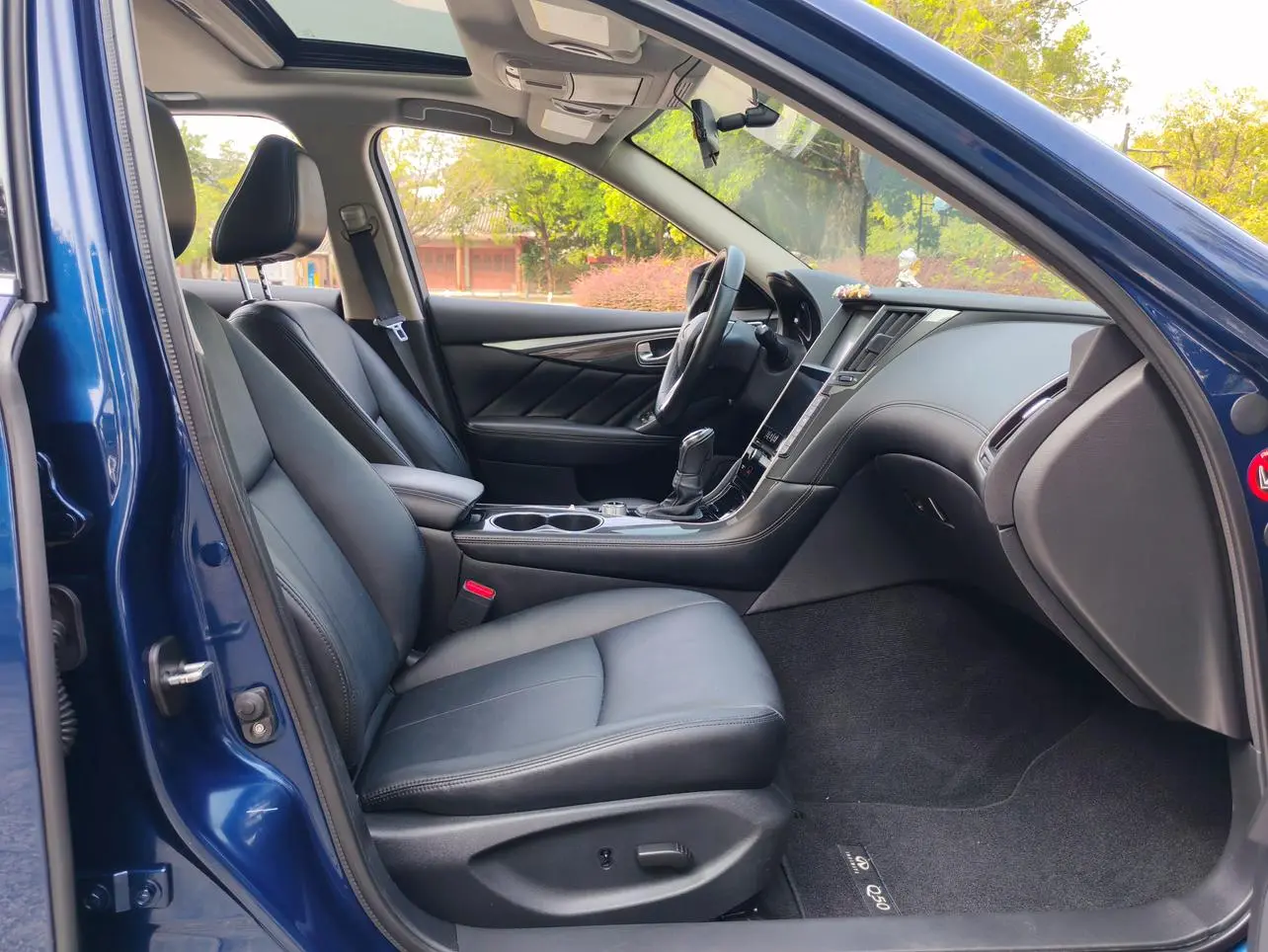 Infiniti Q50L 2018 2.0T Comfort China VI