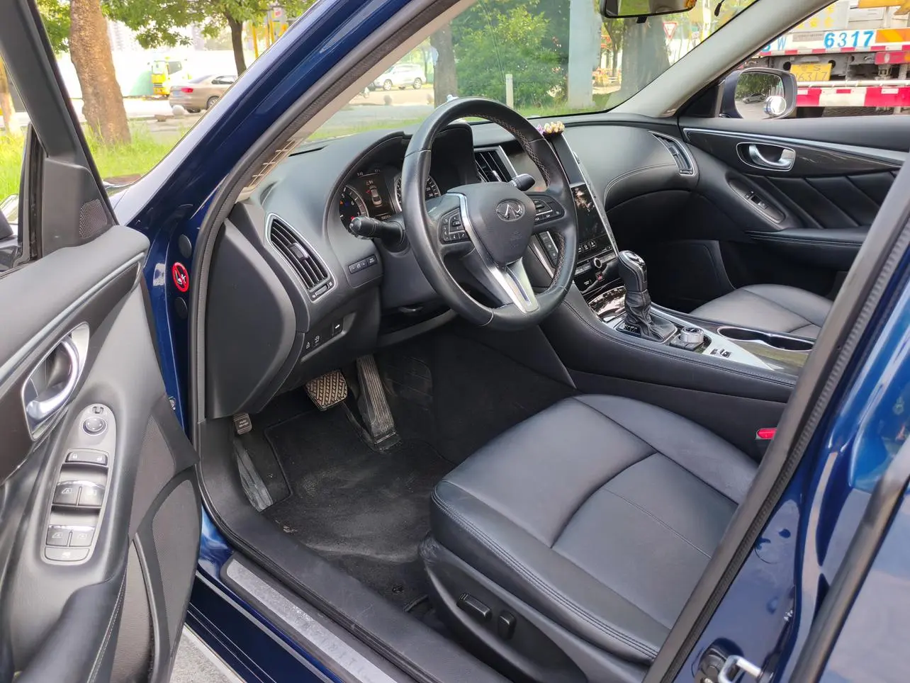 Infiniti Q50L 2018 2.0T Comfort China VI