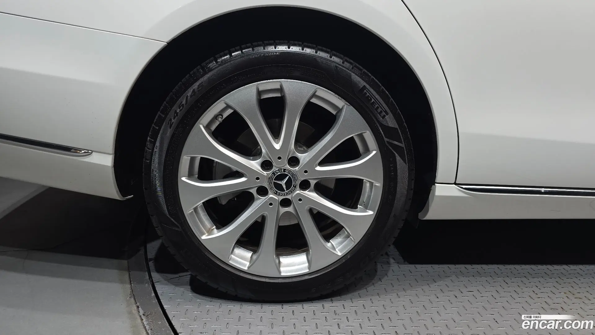 Mercedes-Benz E-Class E220d 4MATIC Exclusive