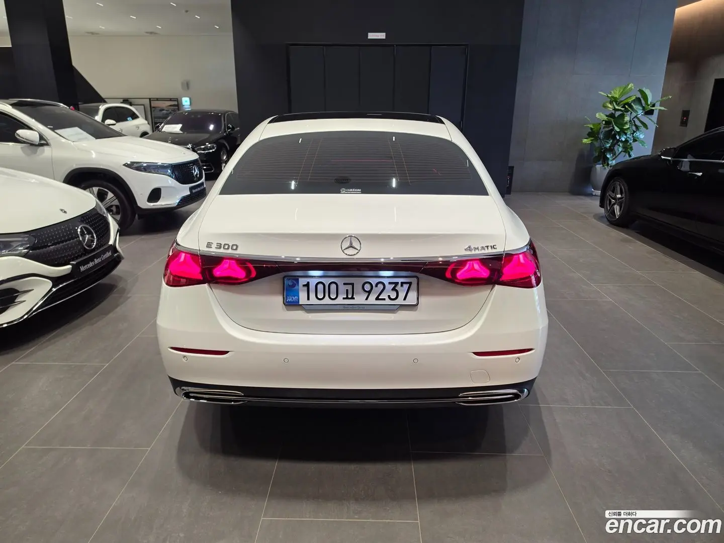 Mercedes-Benz E-Class E300 4MATIC Exclusive 2023