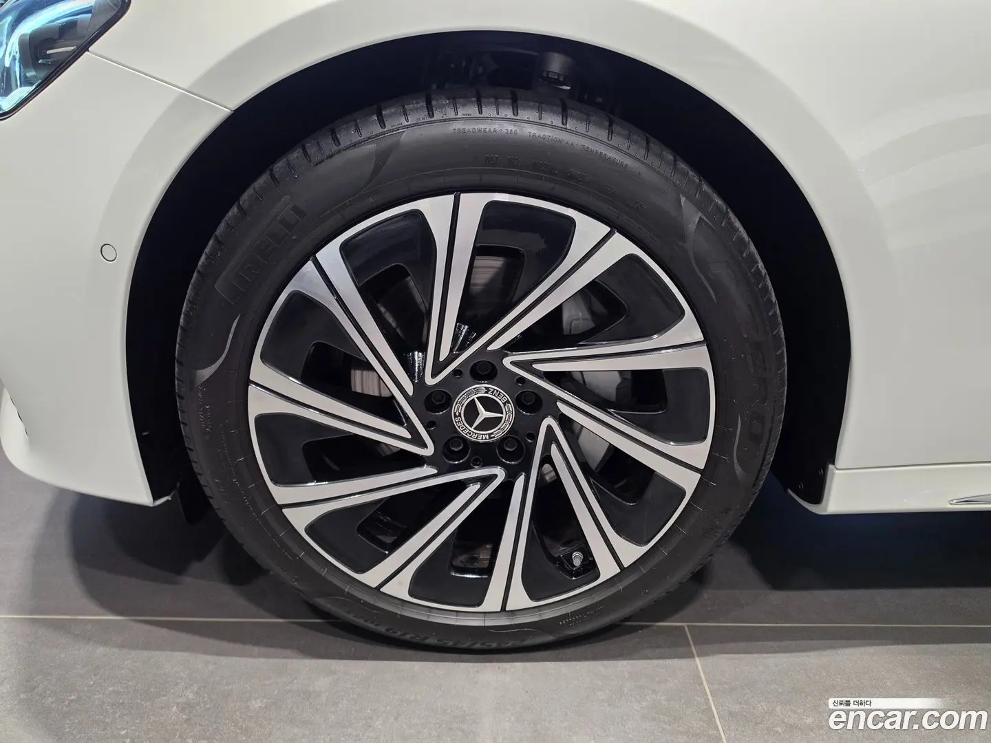 Mercedes-Benz E-Class E300 4MATIC Exclusive 2023