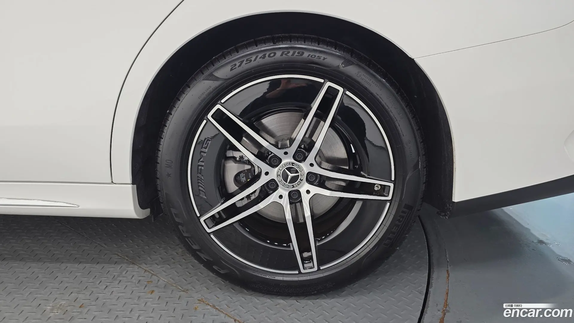 Mercedes-Benz E-Class E300 4MATIC AMG Line 2023
