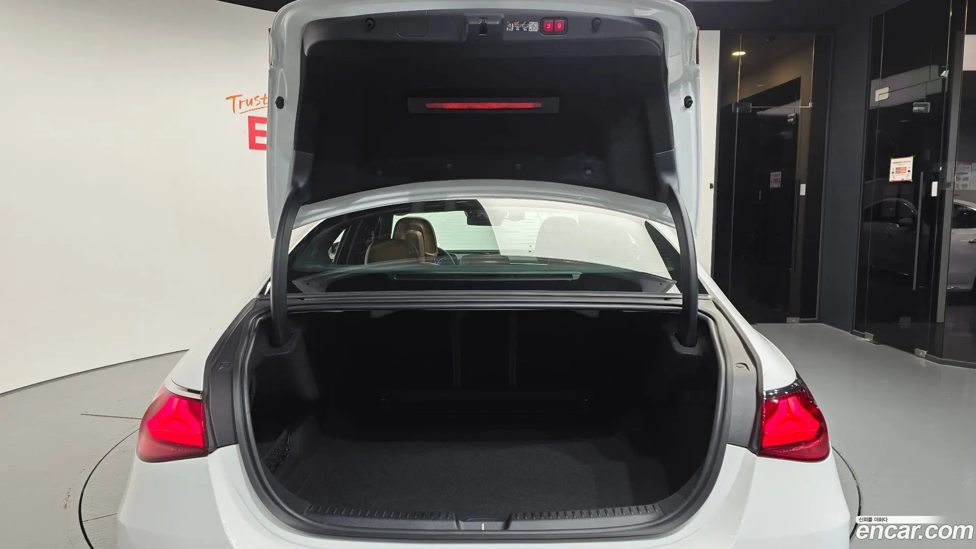 Mercedes-Benz E-Class E300 4MATIC AMG Line 2023