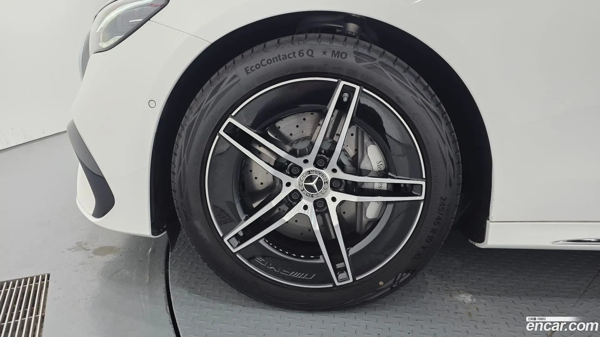 Mercedes-Benz E-Class E300 4MATIC AMG Line 2023