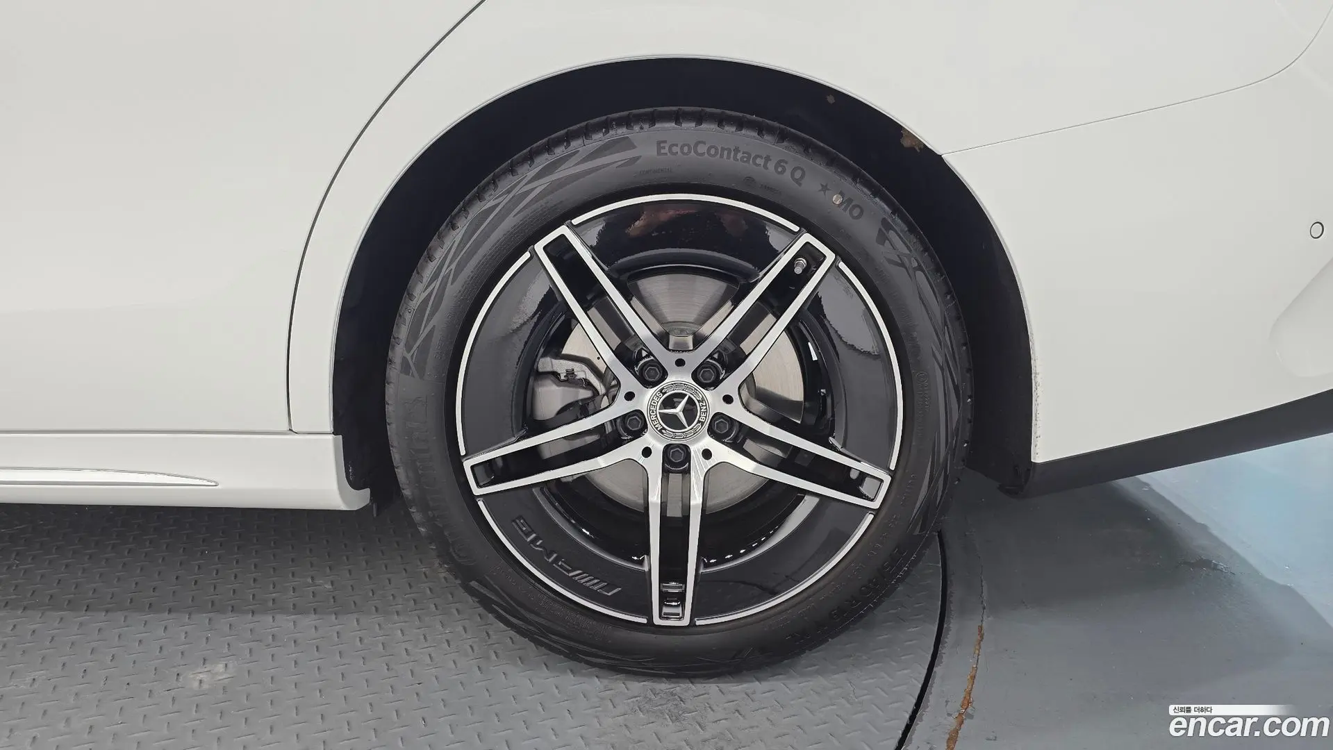Mercedes-Benz E-Class E300 4MATIC AMG Line 2023