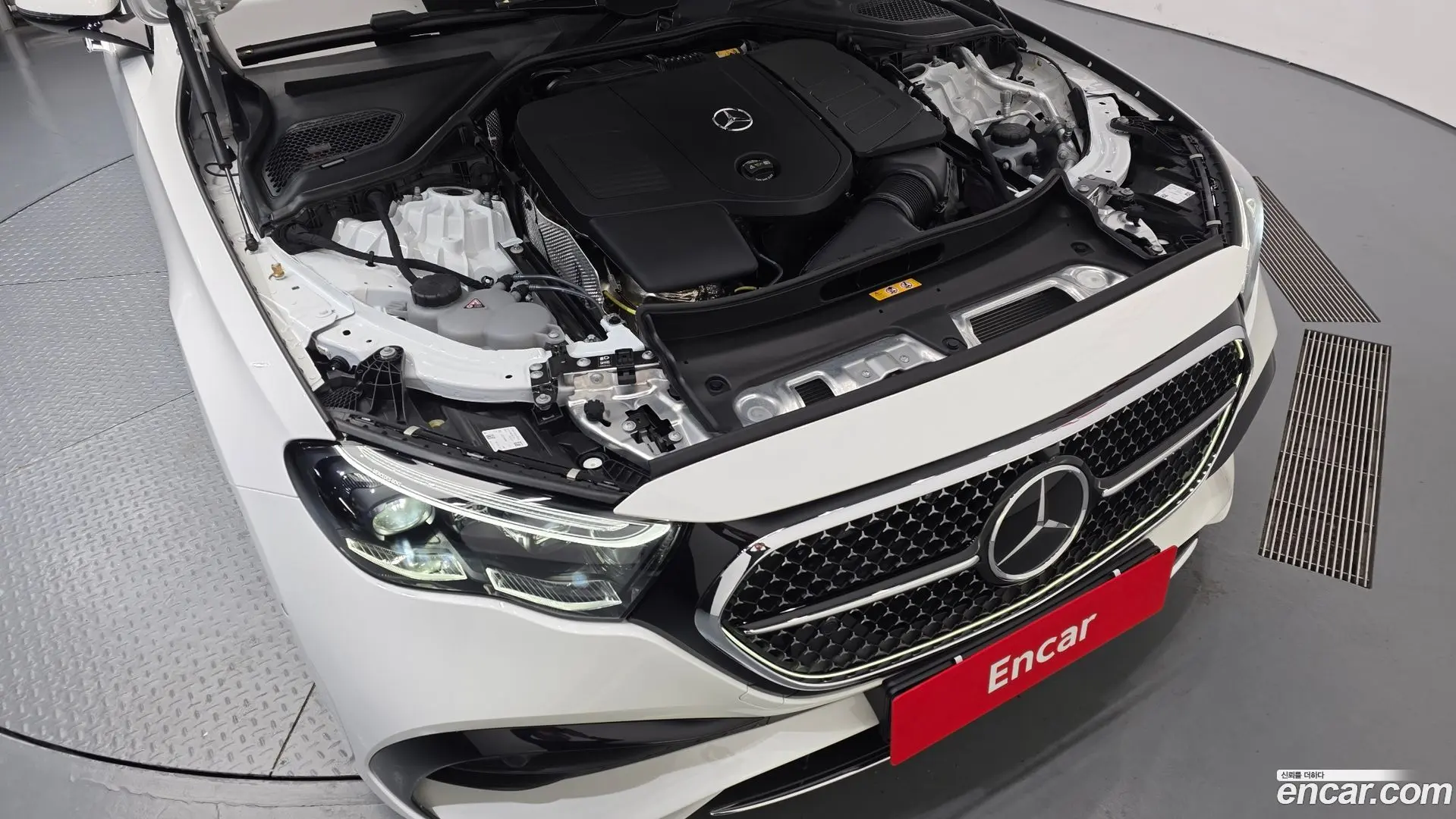 Mercedes-Benz E-Class E300 4MATIC AMG Line 2023