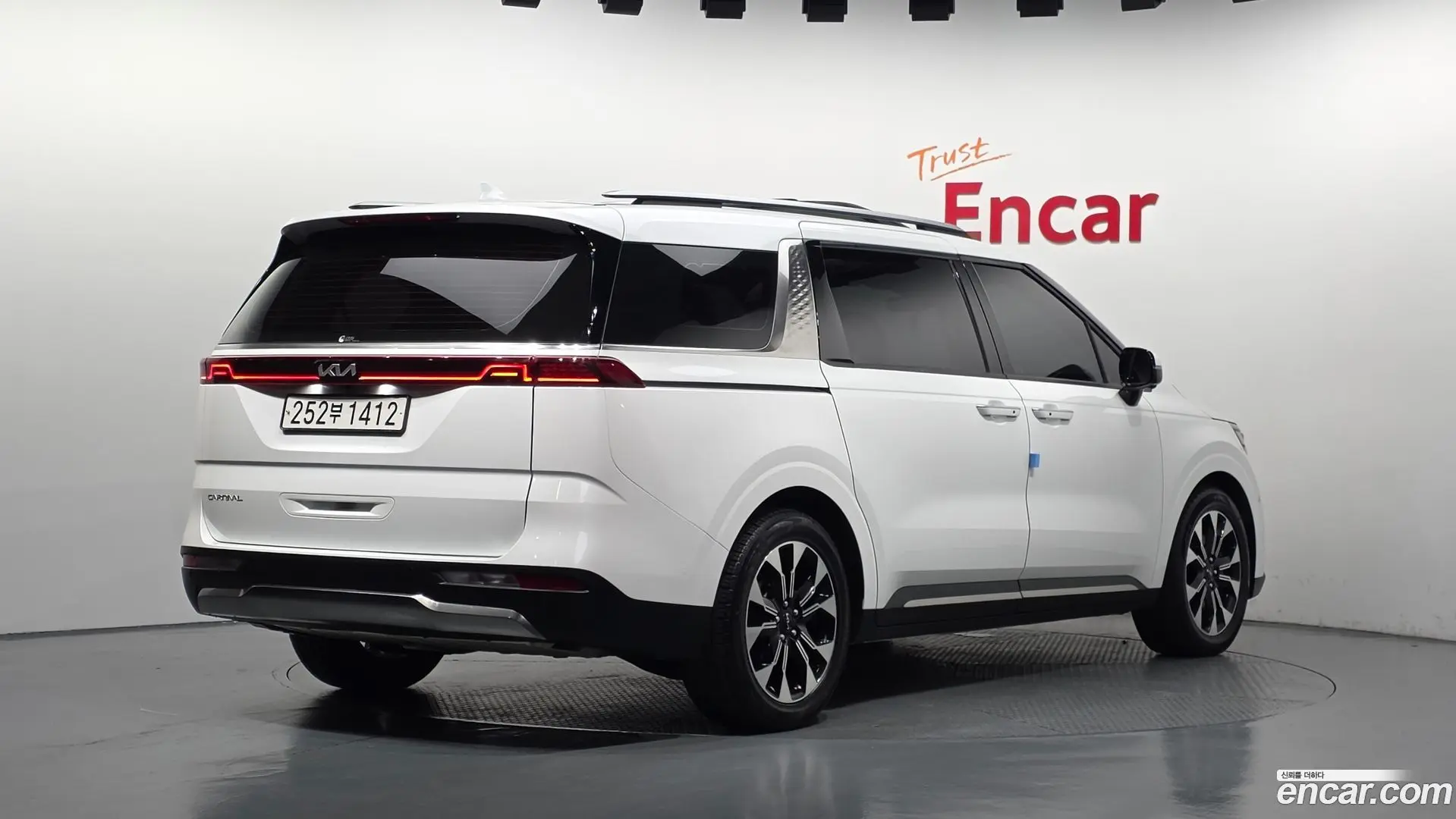 Kia Canival Diesel 9-Seater Signature