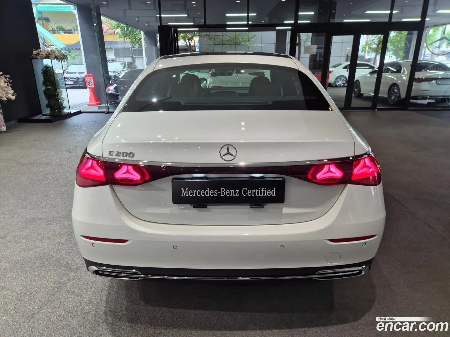 Mercedes-Benz E-Class E200 Exclusive