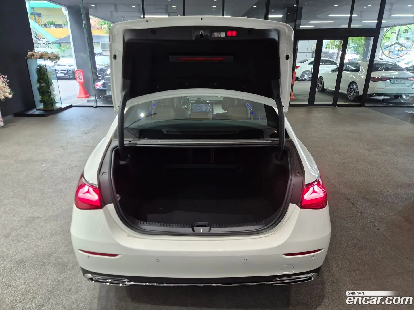Mercedes-Benz E-Class E200 Exclusive