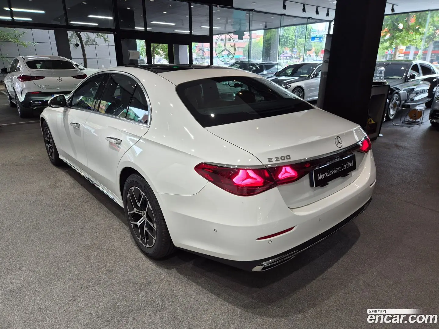 Mercedes-Benz E-Class E200 Exclusive