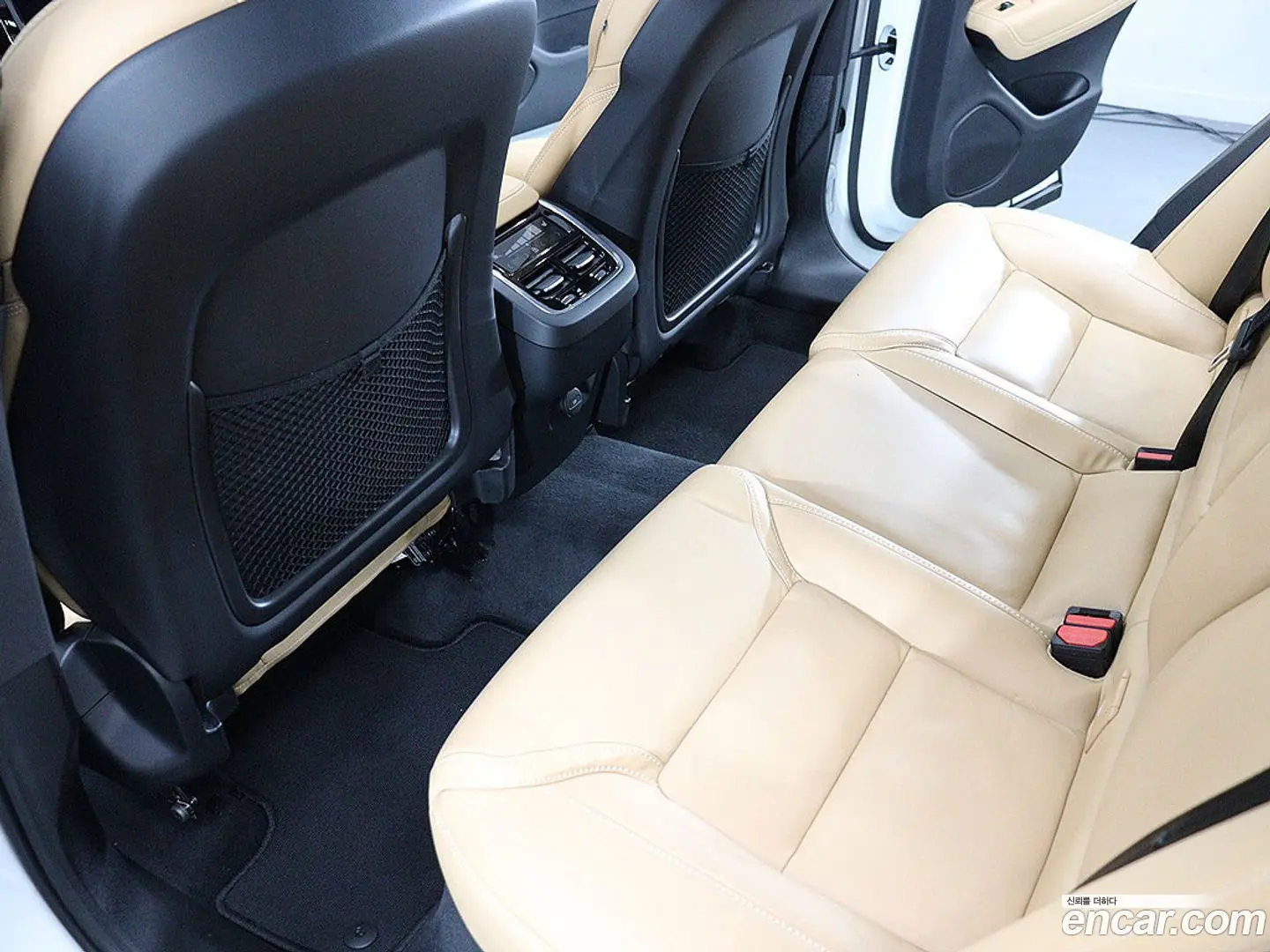 Volvo XC60 B6 Ultra Bright