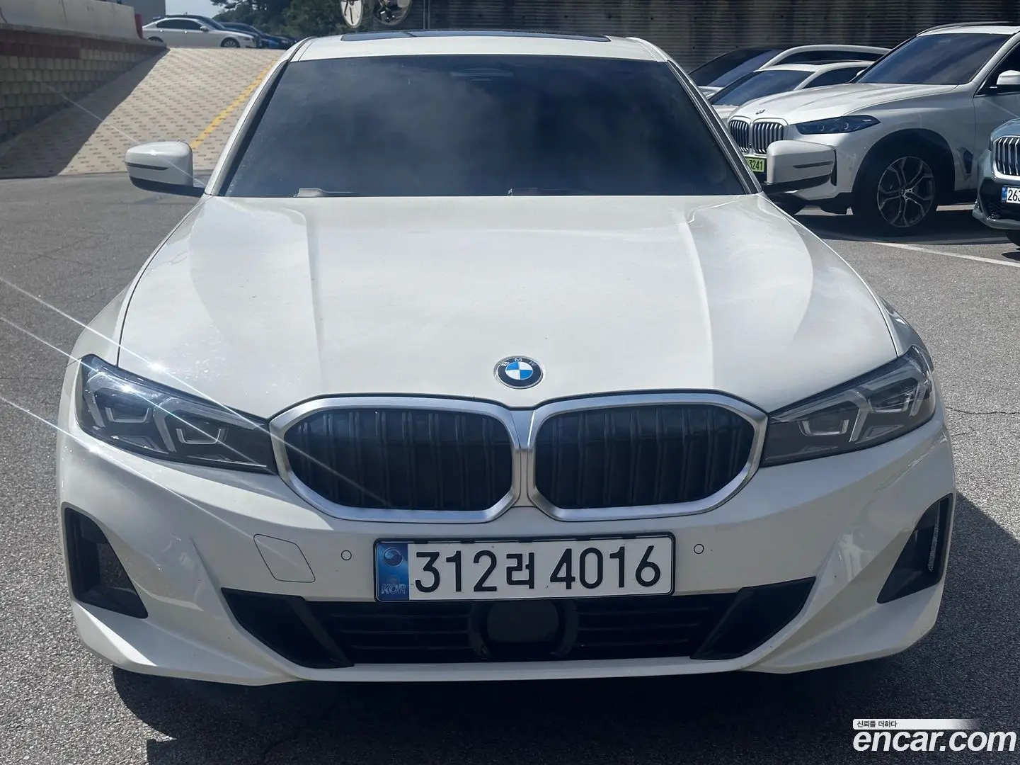 BMW 3-Series 320i 2023