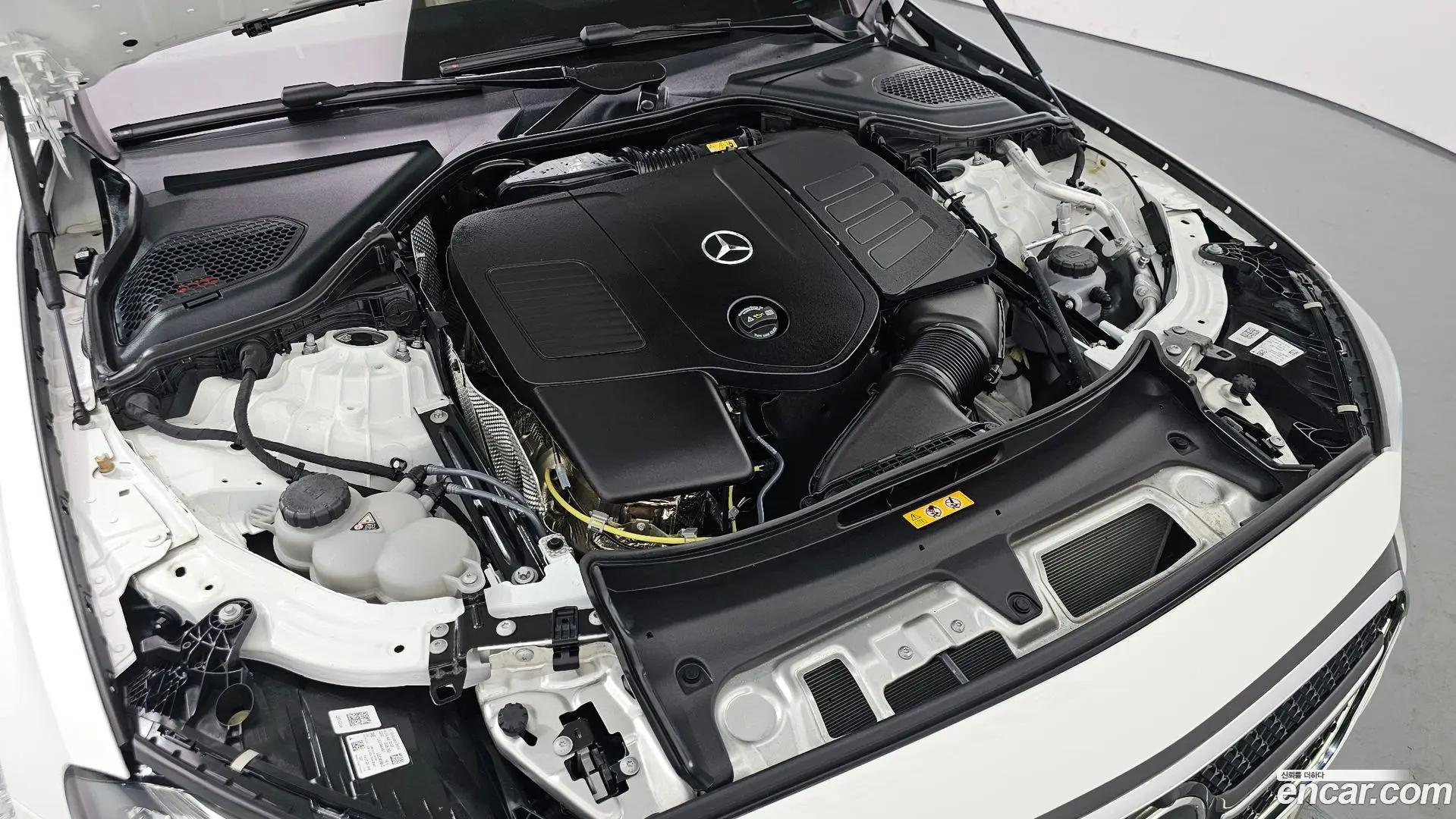 Mercedes-Benz E-Class E200 Avantgarde 2024