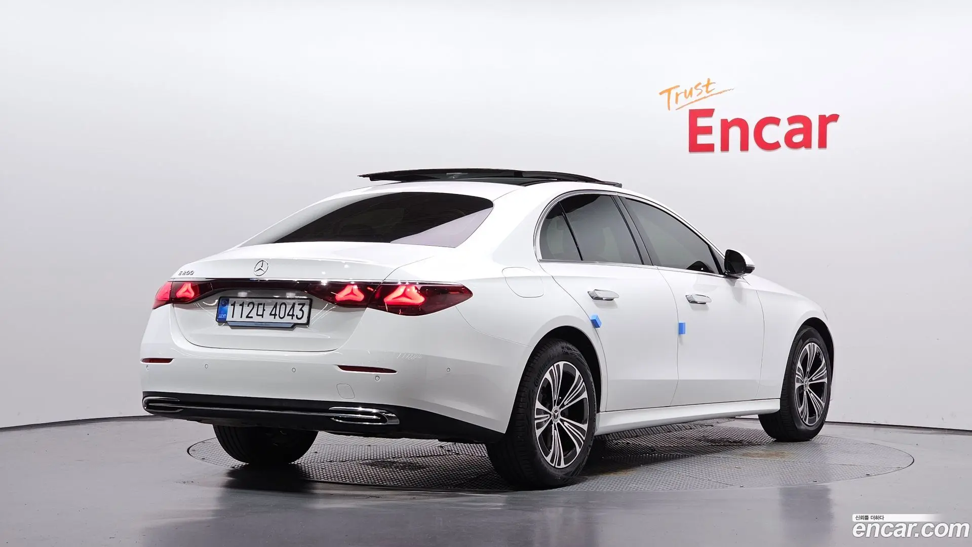 Mercedes-Benz E-Class E200 Avantgarde 2024