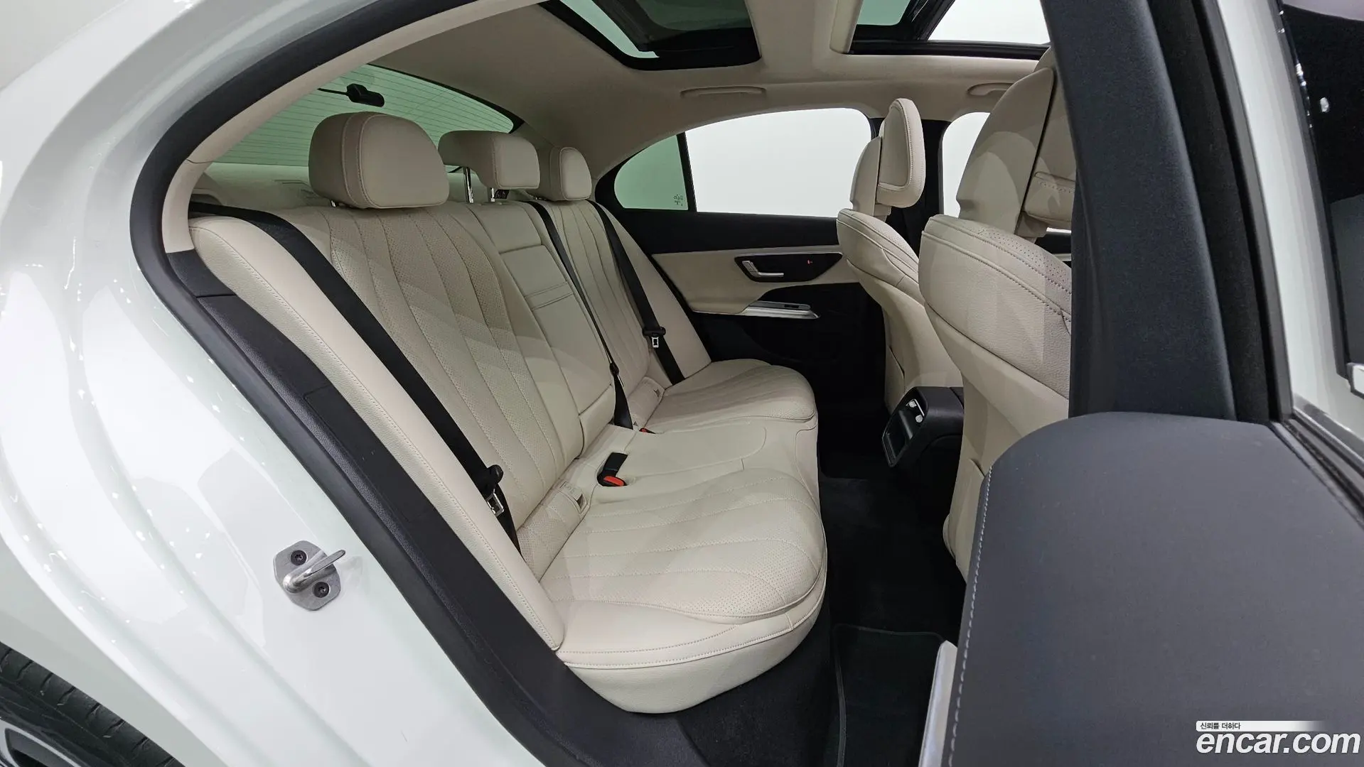 Mercedes-Benz E-Class E200 Avantgarde 2024