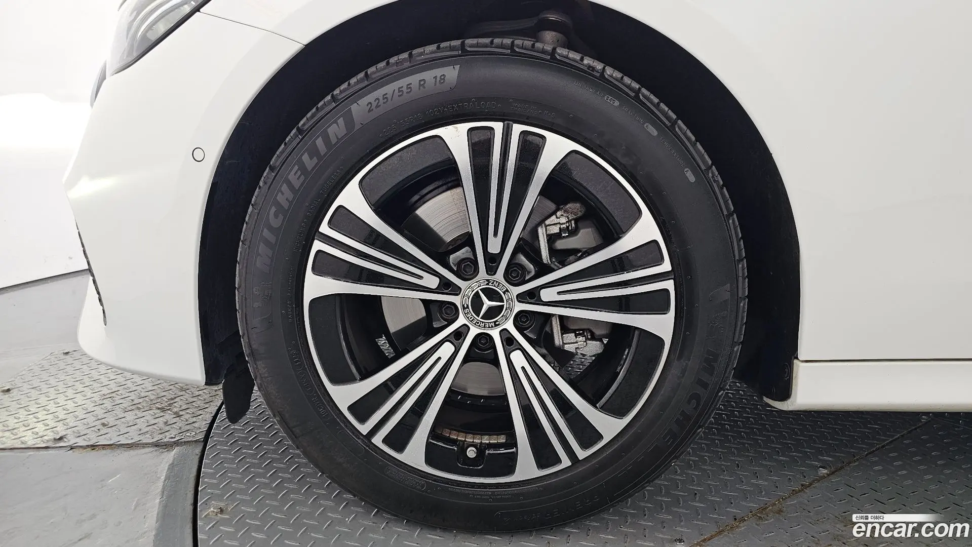 Mercedes-Benz E-Class E200 Avantgarde 2024