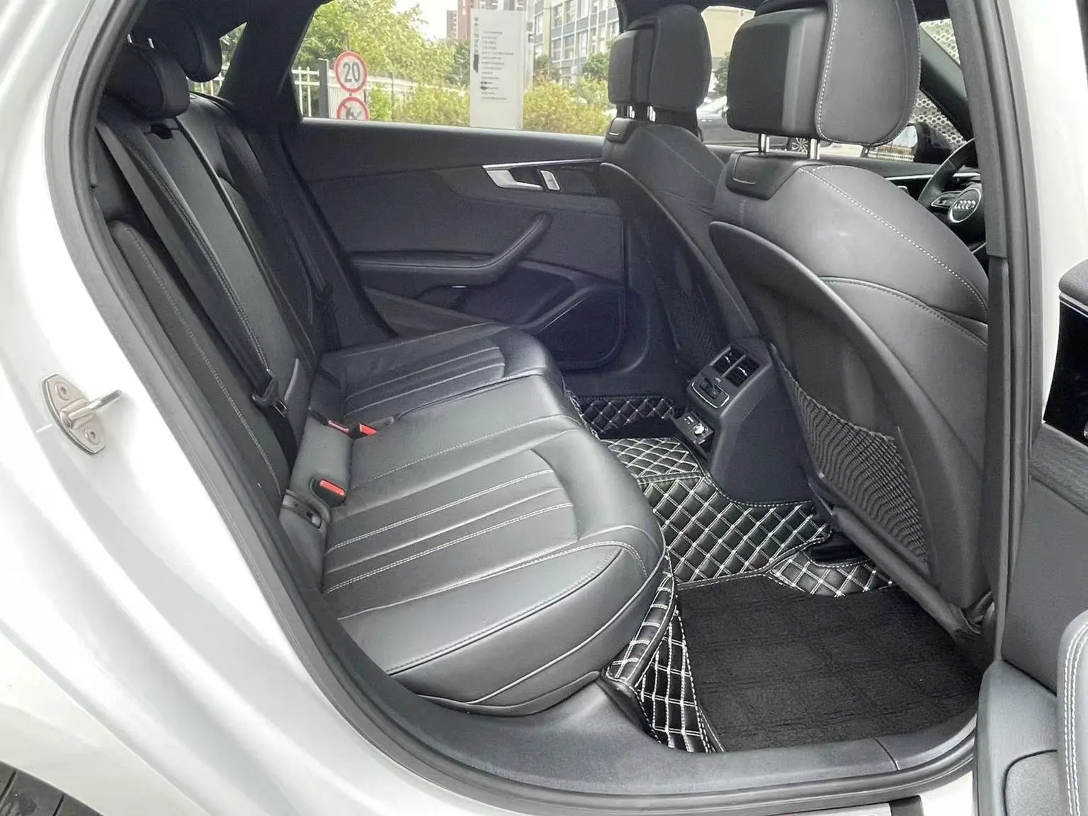 Audi A4L 2024 40 TFSI Dynamic Luxury