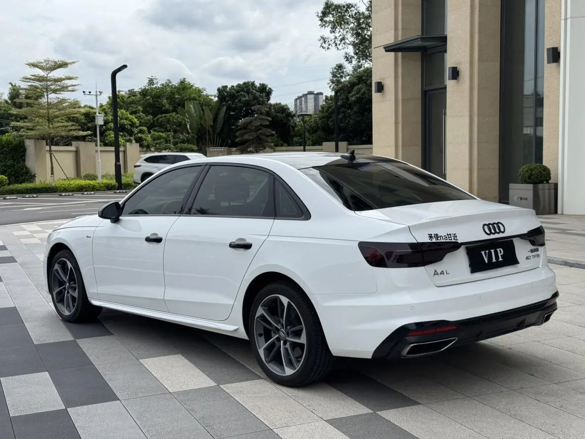 Audi A4L 2022 40 TFSI Dynamic Fashion