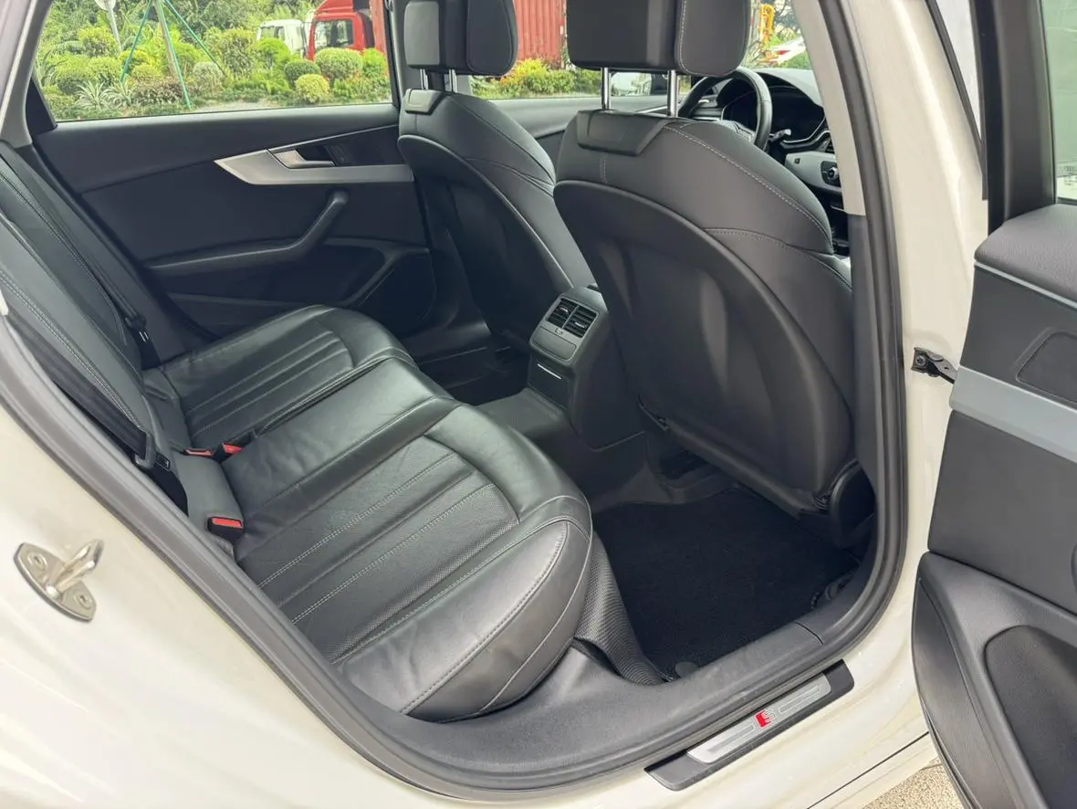 Audi A4L 2022 40 TFSI Dynamic Fashion