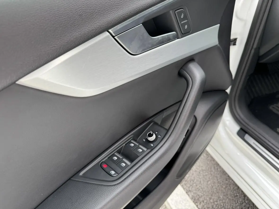 Audi A4L 2022 40 TFSI Dynamic Fashion