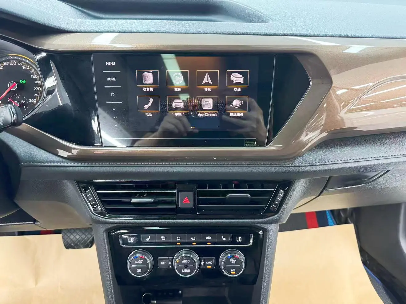 Volkswagen Tharu 2020 280TSI 2WD Luxury PLUS China VI
