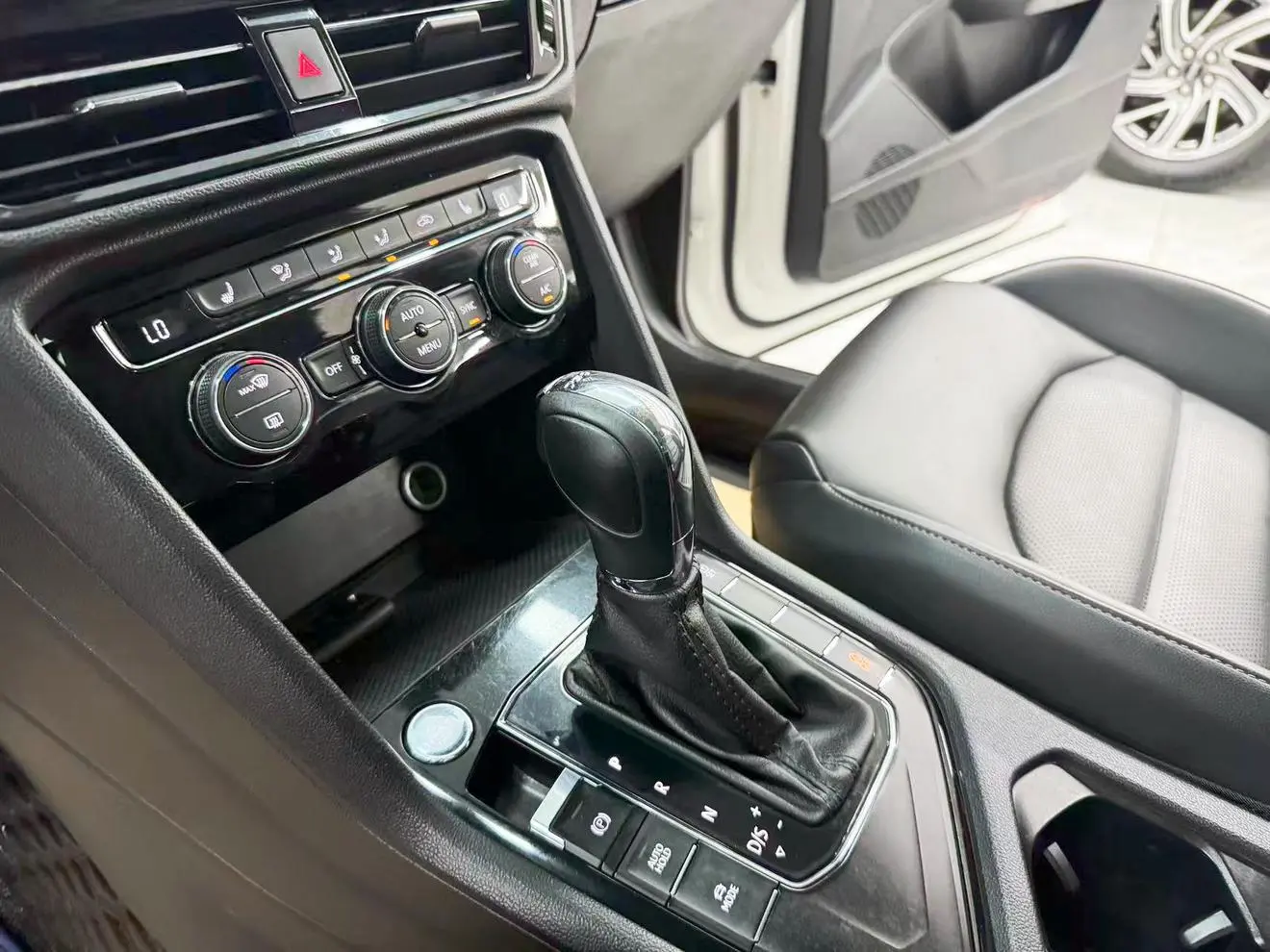 Volkswagen Tharu 2020 280TSI 2WD Luxury PLUS China VI