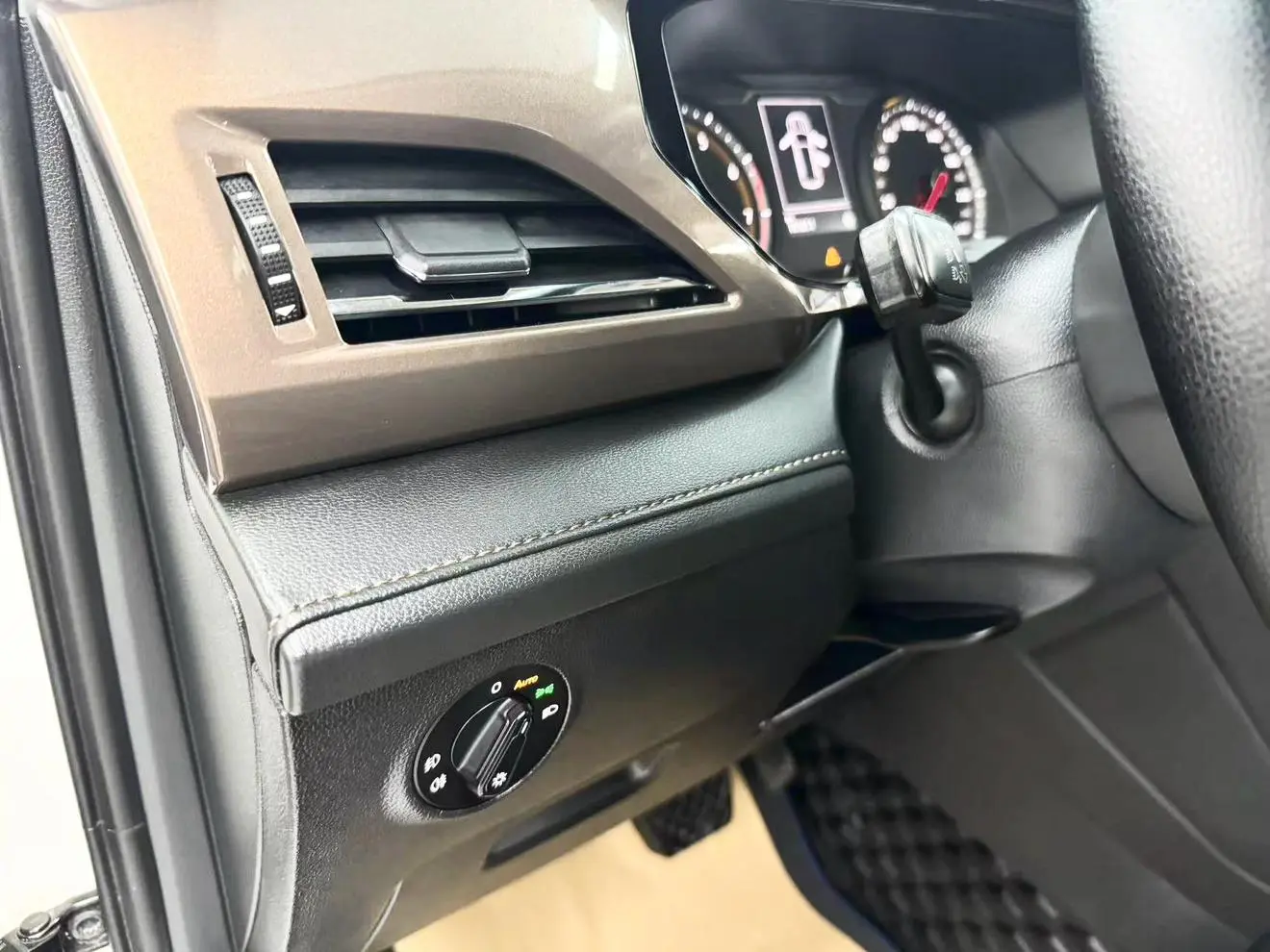 Volkswagen Tharu 2020 280TSI 2WD Luxury PLUS China VI