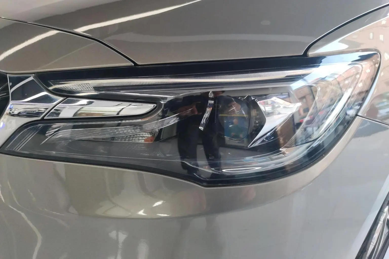 Buick GL6 2018 18T 6 seat Premium