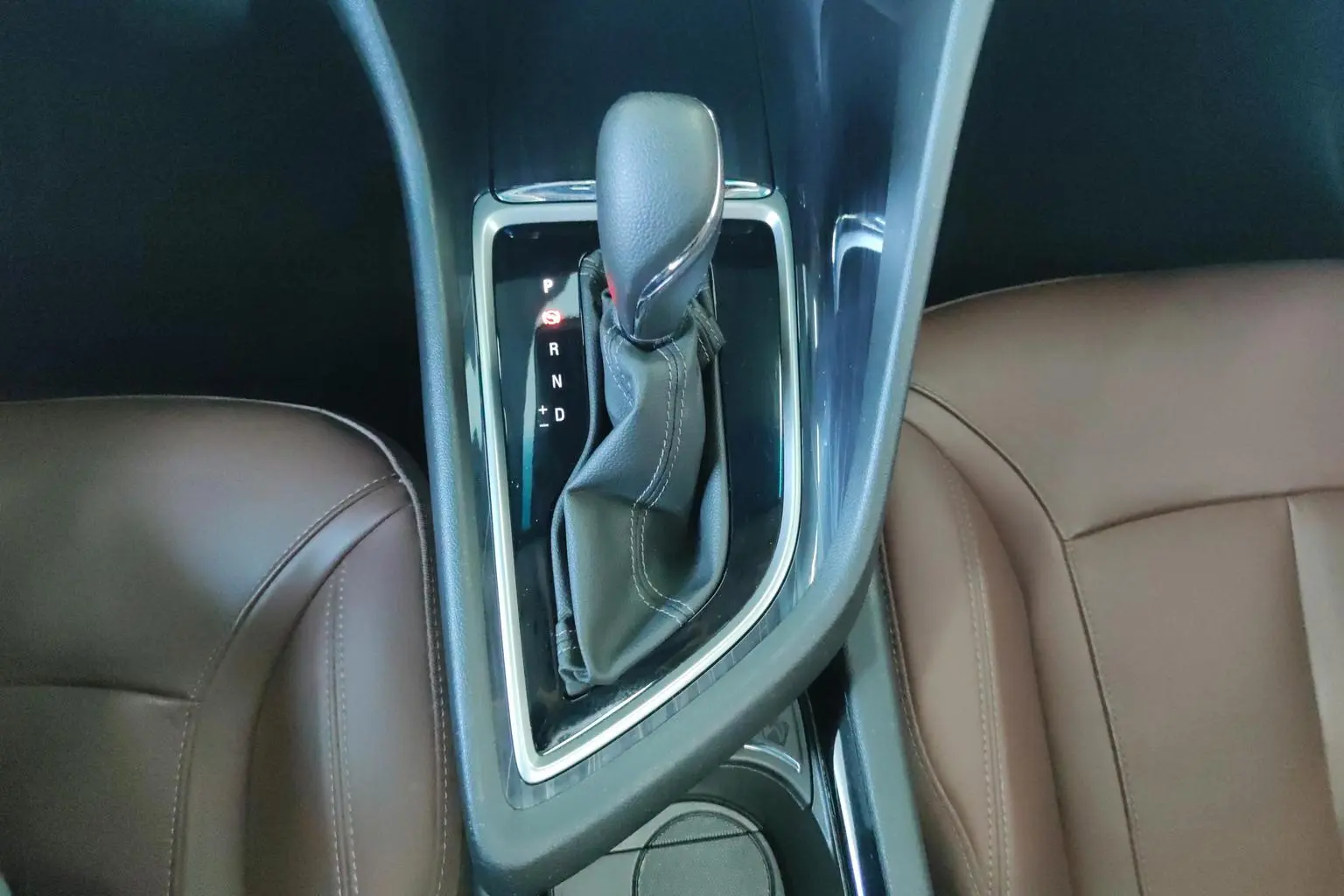 Buick GL6 2018 18T 6 seat Premium