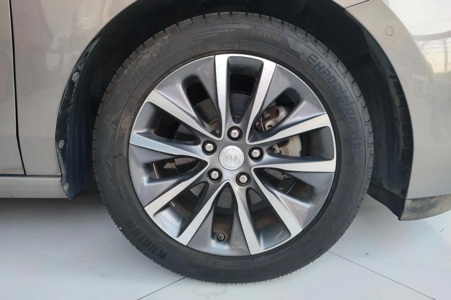 Buick GL6 2018 18T 6 seat Premium
