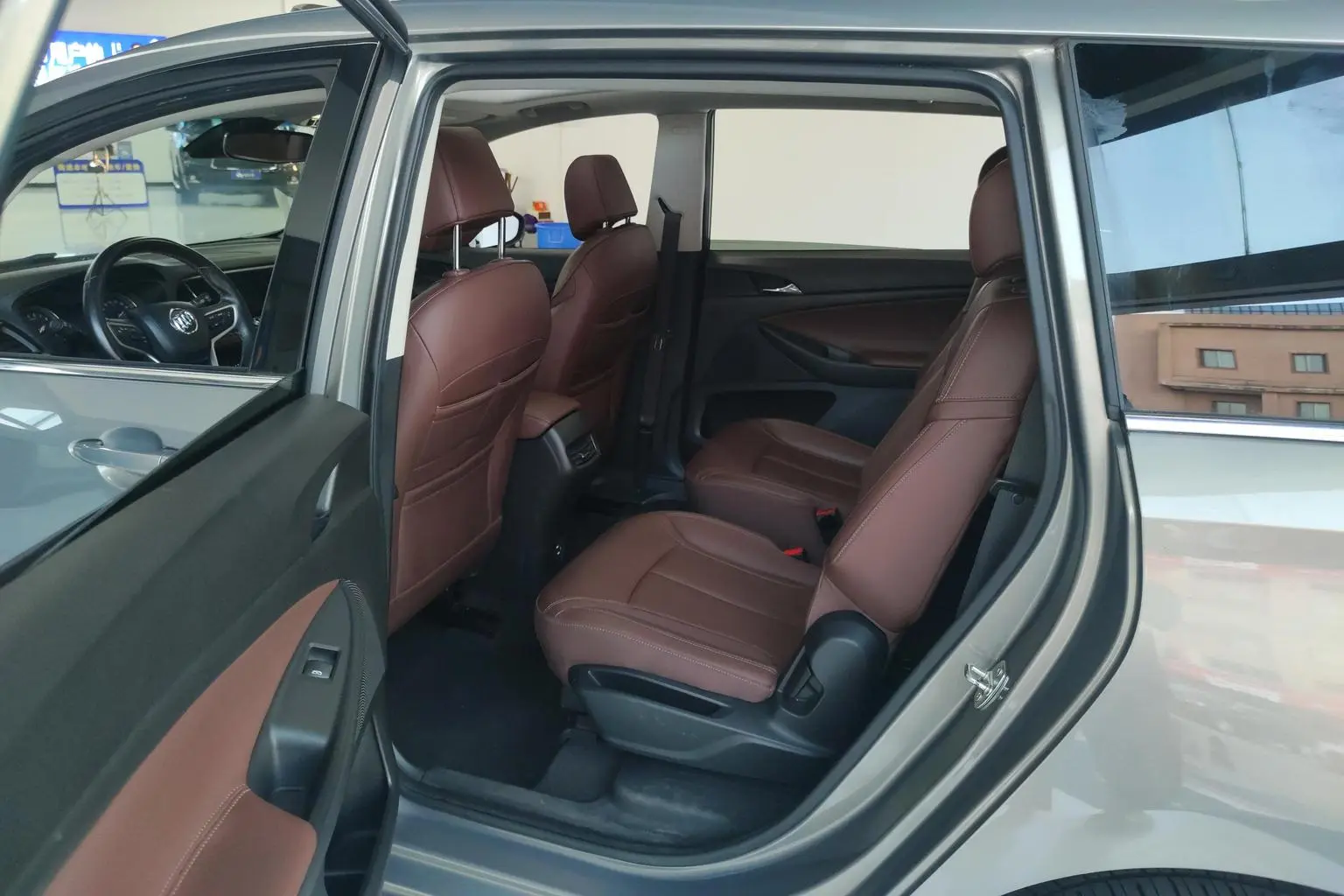 Buick GL6 2018 18T 6 seat Premium