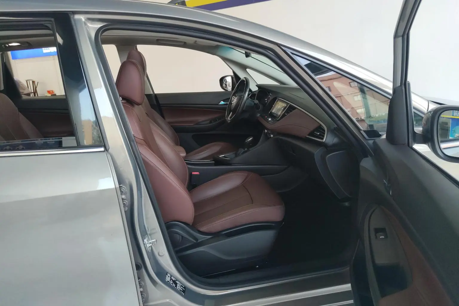 Buick GL6 2018 18T 6 seat Premium